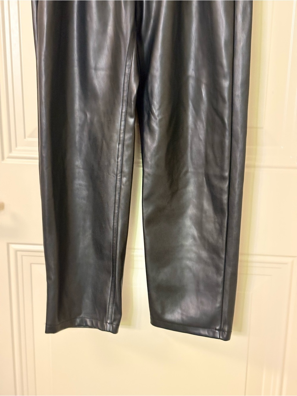 MIOU MUSE Black Faux Leather Paperbag Hi-Waisted Cropped Pants SZ M EUC - Picture 3 of 14